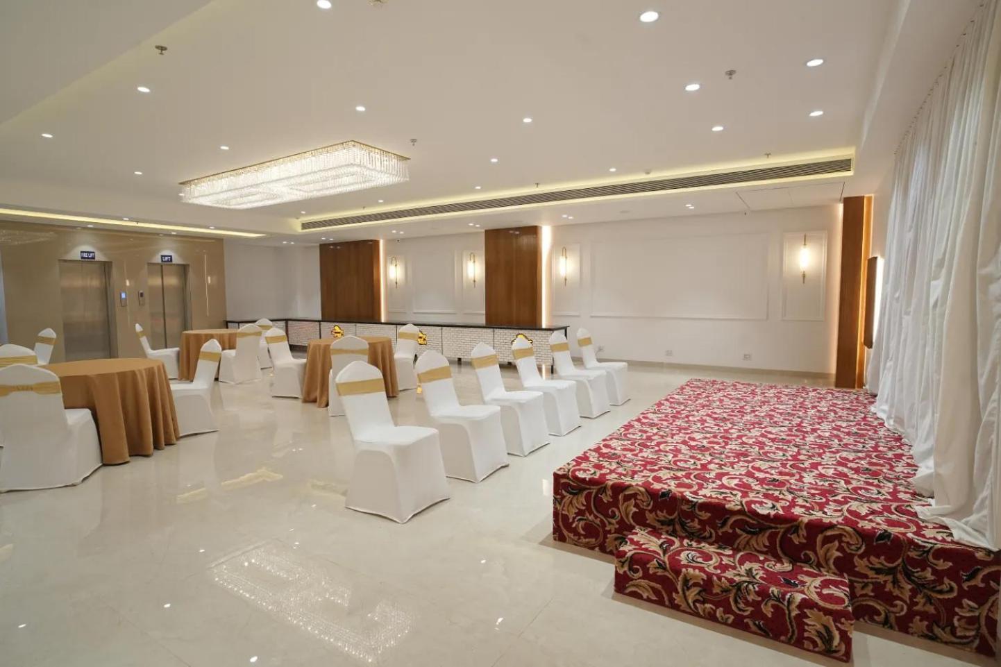 Hotel The Grand Murli Surat Exterior foto