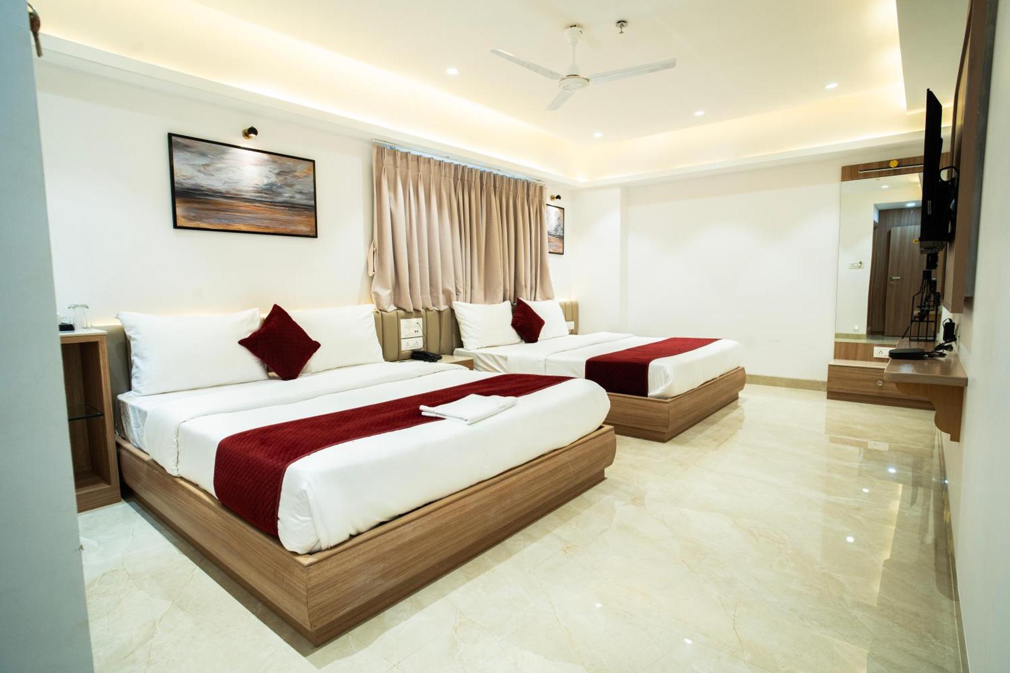 Hotel The Grand Murli Surat Exterior foto