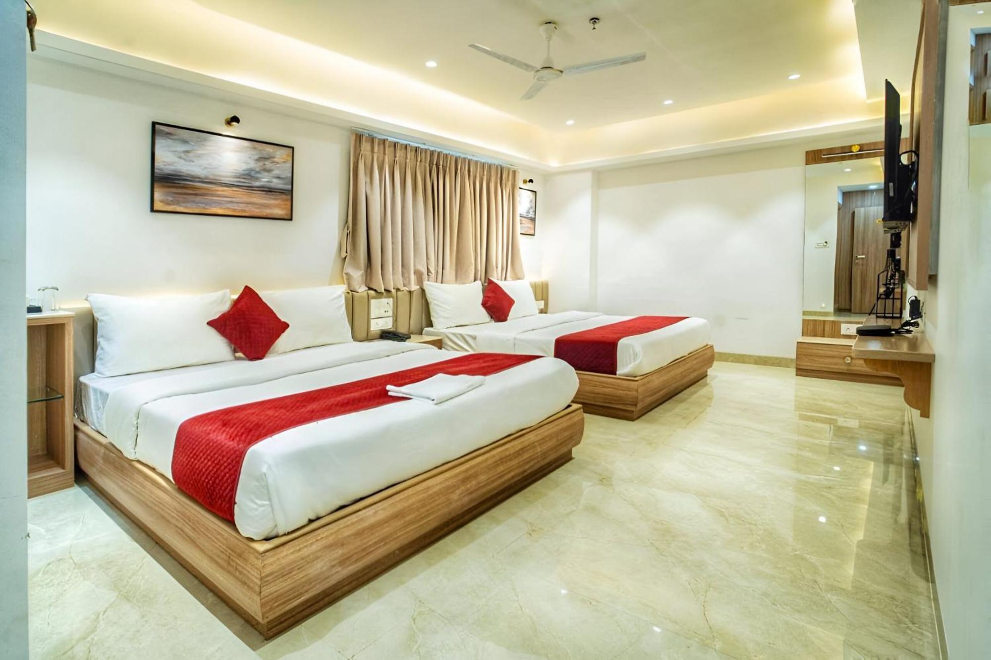 Hotel The Grand Murli Surat Exterior foto